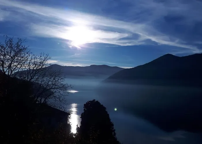 With Panoramic View & Terrace In Pino, Maggiore - Casa Roccia No 7