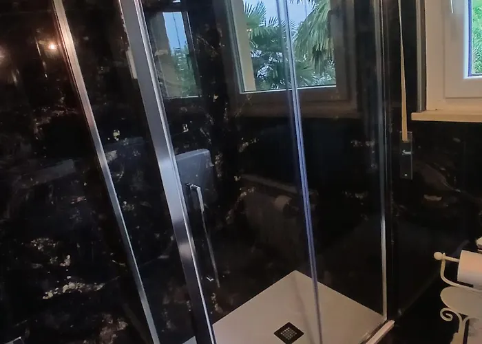 With Panoramic View & Terrace In Pino, Maggiore - Casa Roccia No 7