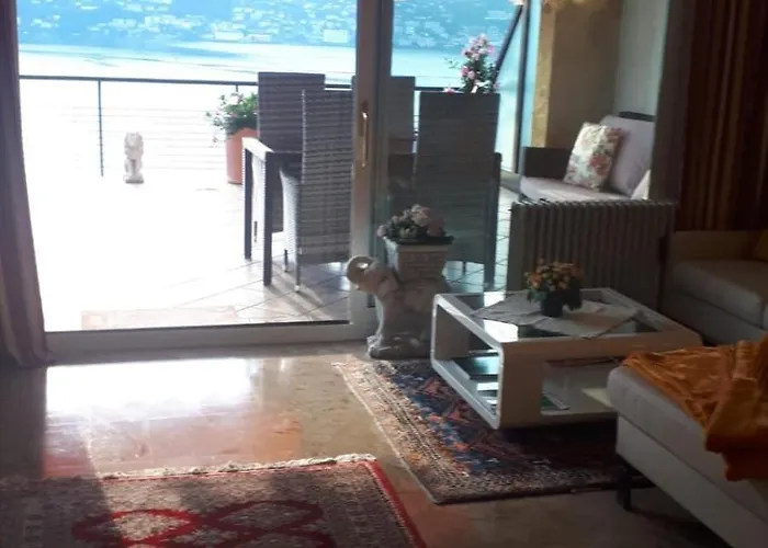 With Panoramic View & Terrace In Pino, Maggiore - Casa Roccia No 7 דירה *