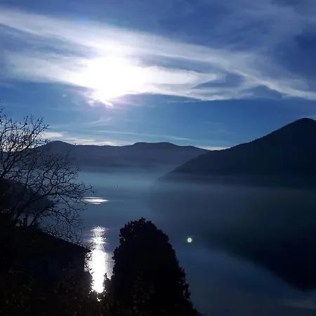 With Panoramic View & Terrace In Pino, Maggiore - Casa Roccia No 7